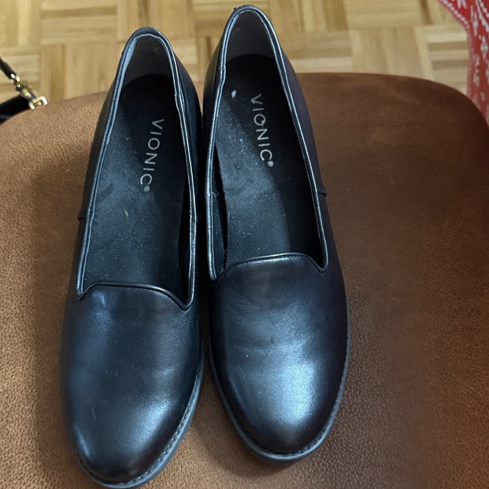 Vionic Women's Classic Black Flats